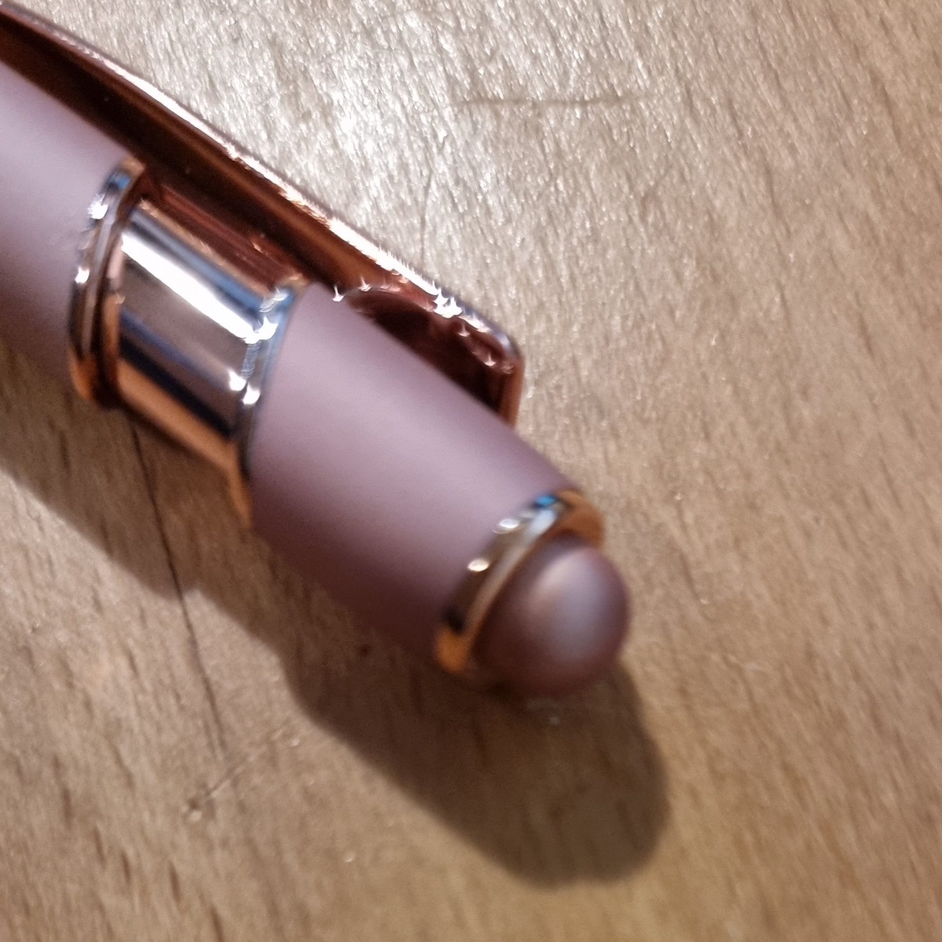 Støt Mija og Bit’s Hobbyprojekter med denne Premium Kuglepen og Stylus Pen i Ét! - Billede 3