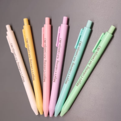 Støt Mija og Bit’s Hobbyprojekter ved køb af pastel kuglepen(e)